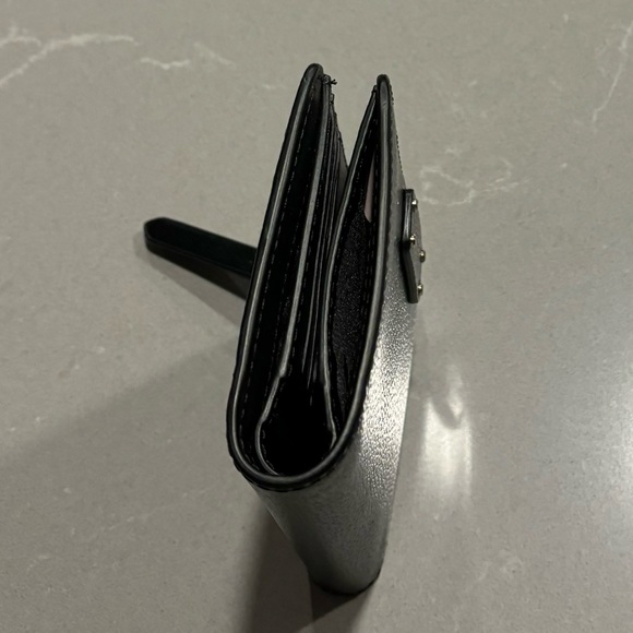 KATE SPADE Wallet Medium Bifold - Picture 9 of 9